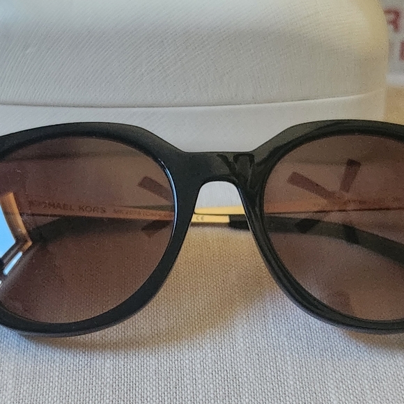 Michael Kors Cape Cod sunglasses, Model MK2078. - Picture 8 of 13